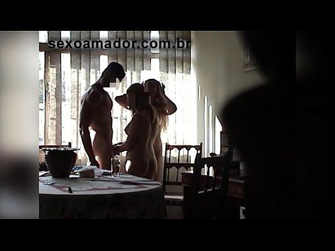 ❤️ Sexu-lagunek gizon erraldoi bat eta hirukote batera gonbidatzen dituzte berarekin ️ Etxeko pornoa pornoan eu.newsexxxx.ru ☑