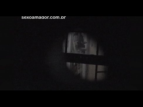 ❤️ Blondie ezkutuan grabatzen du auzoko voyeur batek adreilu hutsen atzean ezkutatuta ️ Etxeko pornoa pornoan eu.newsexxxx.ru ☑